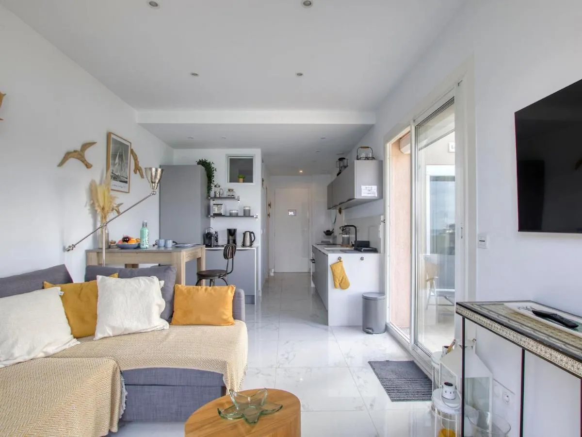 Apartment La Kamarina By Interhome Sanary-sur-Mer 0*,  França